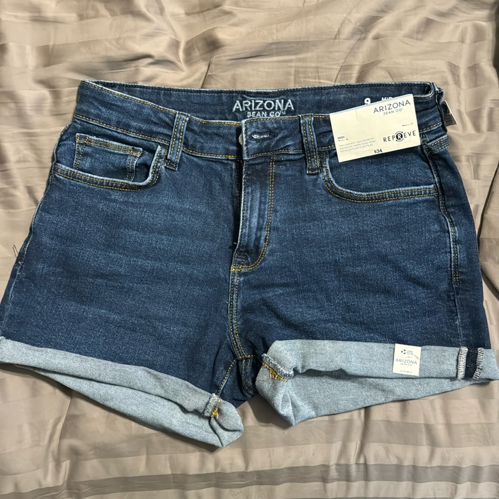 NWT MID RISE JEAN SHORTS